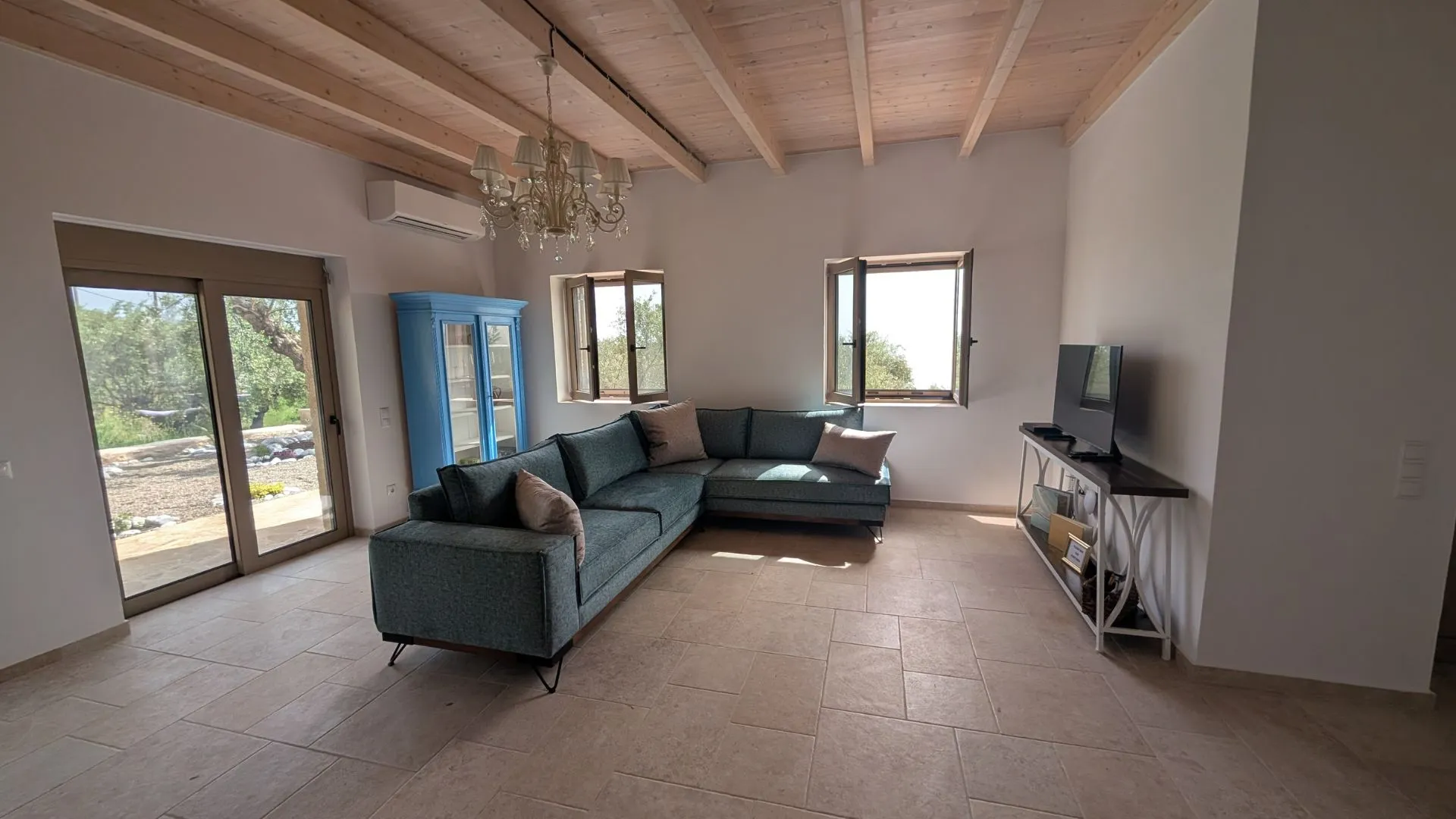 Cottage living room with vaulted ceiling and garden doors in Kardamyli